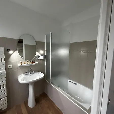 Vicc Restaurant Hotel 3*